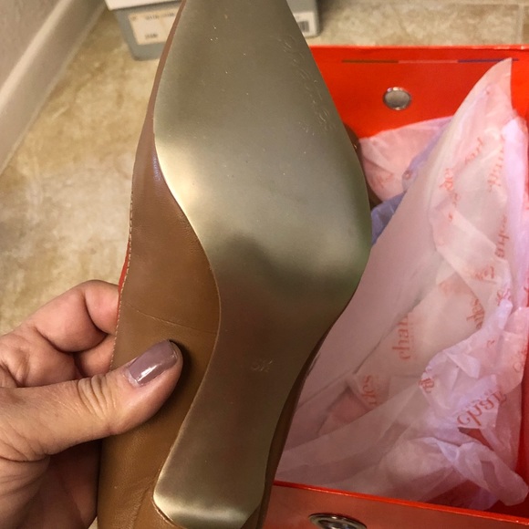 NEW: Charles David two toned tan and orange kitten heels size 5.5 - Picture 3 of 3